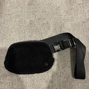 Lulu lemon Sherpa Fanny pack lightly used